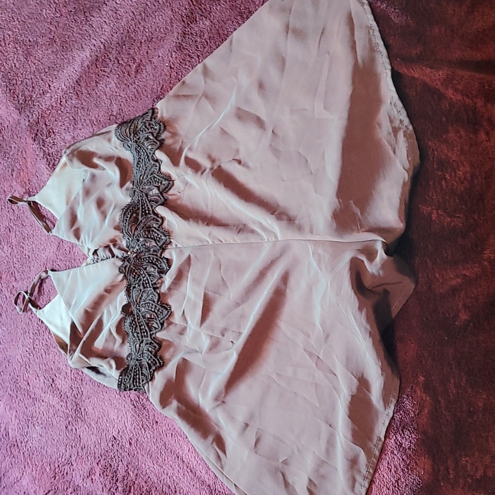 Romper - Picture 2 of 4